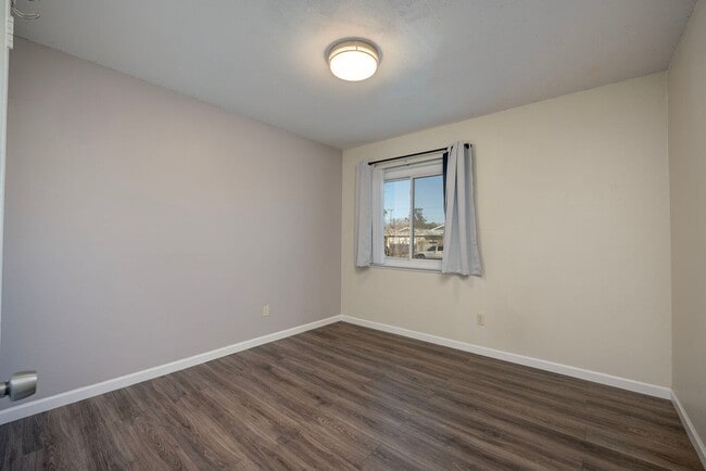 Building Photo - 2168 Ferran Ave