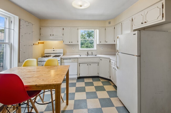 Building Photo - 3006 W Logan Blvd