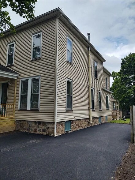 Building Photo - 306 W Main St
