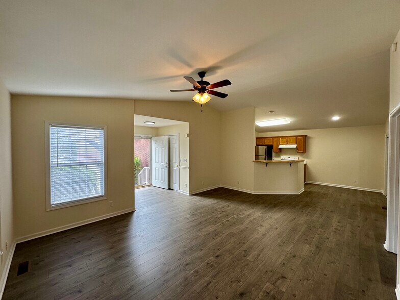 Building Photo - 1620 Ridgecrest Dr