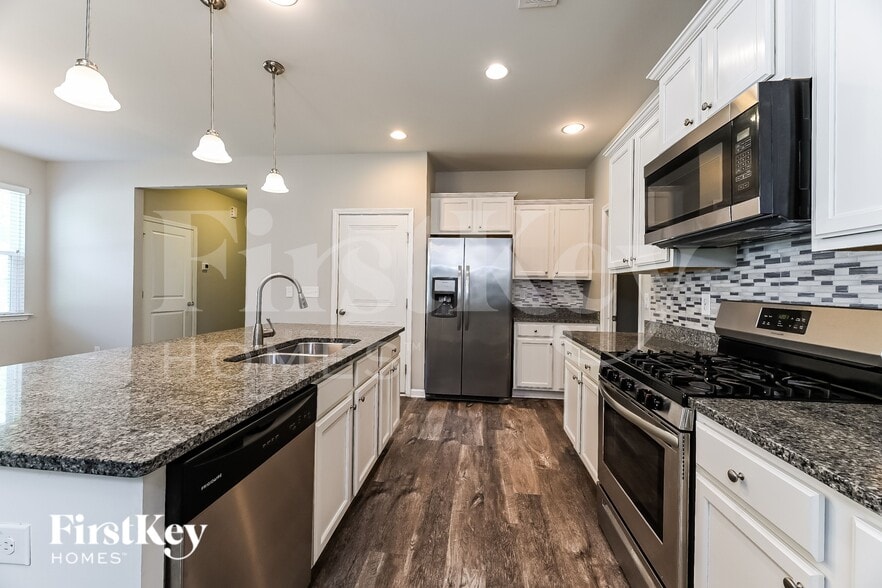 Building Photo - 301 Mincy St