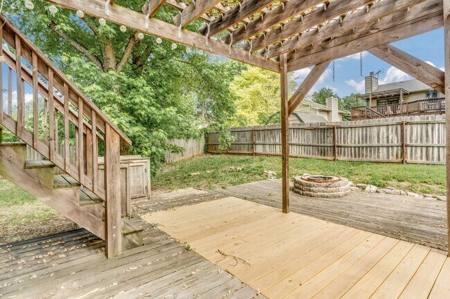 Building Photo - Completely renovated 4 bedroom, 3 bathroom...