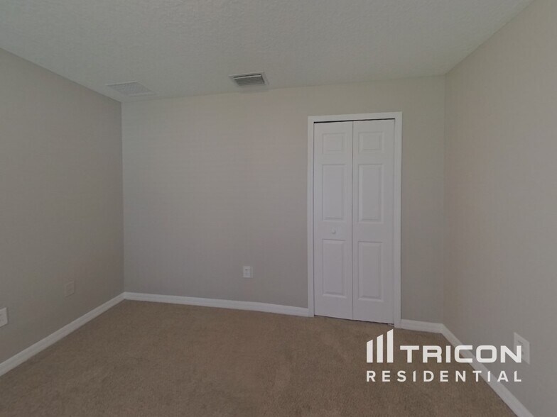 Building Photo - 2304 Roanoke Springs Dr