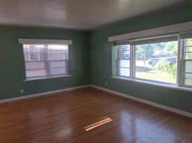 Building Photo - 768 E 900 S