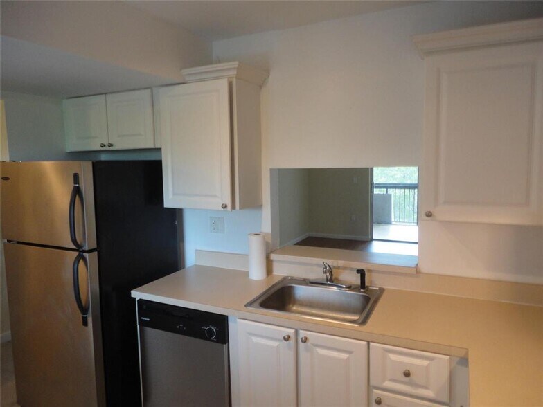 Building Photo - 731 N Pine Island Rd