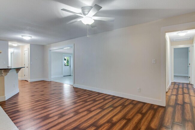 Building Photo - 701 Planet Dr