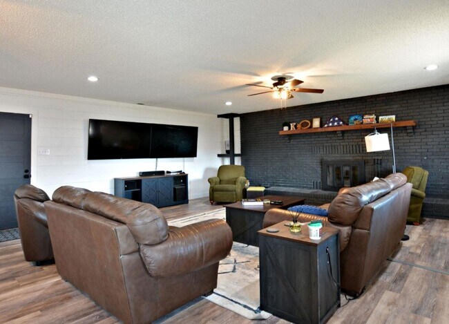 Building Photo - Beautifully Renovated 3bd/2ba home in Portales; Available 8/1/26