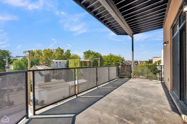 Building Photo - 1843 W North Ave