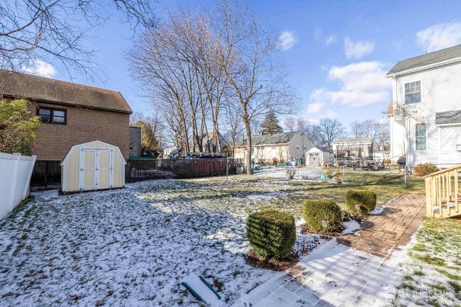 Building Photo - 301 Central Ave