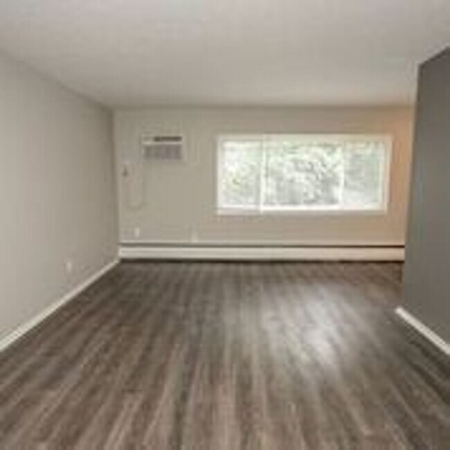 Building Photo - Park Pointe Now Leasing Immediate Move-In!