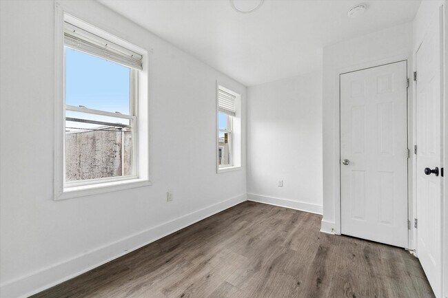 Building Photo - 2BR/2BA | Move-In Ready | Fast Approval