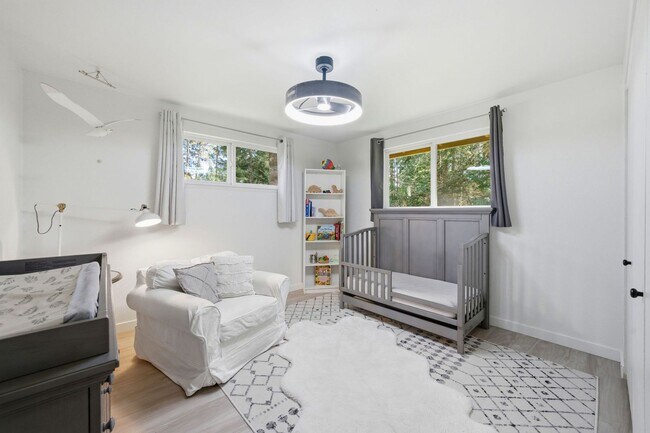 Building Photo - Gig Harbor farm home with great amenities - 5 bedroom 2 bath with garage and more - Available May...