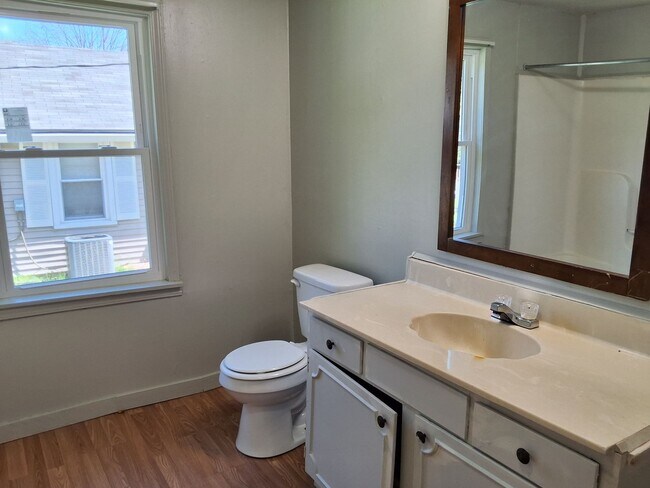 Building Photo - Charming  3 Bed, 2 Bath  House Located in Radcliff