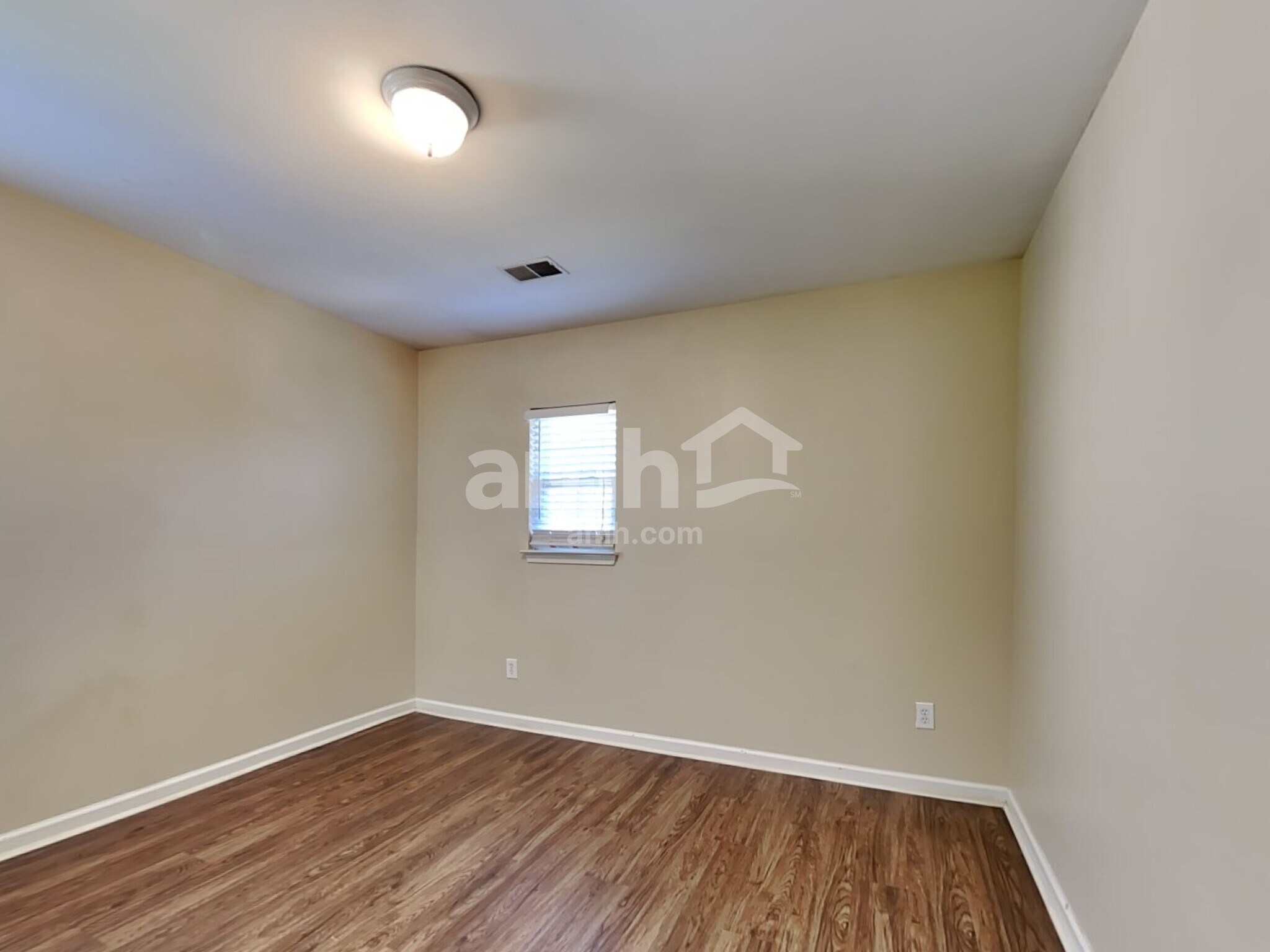 Building Photo - 138 Graduate Ln