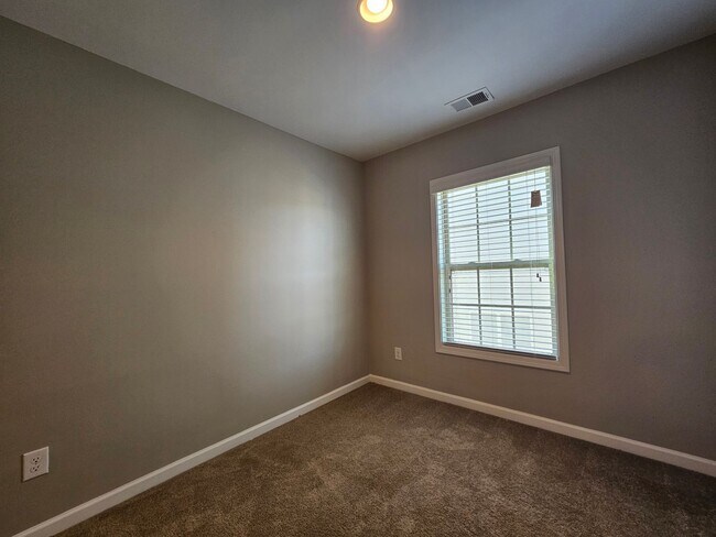 Building Photo - Luxury living at Hawthorne Ridge
