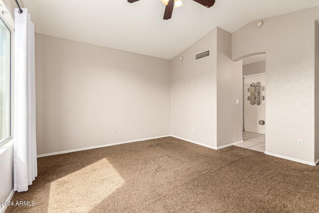 Building Photo - 3223 E Poinsettia Dr
