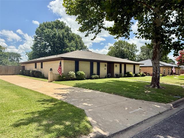 Building Photo - 3005 Anthony Dr