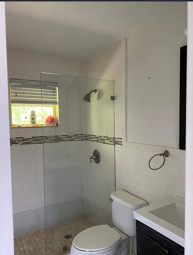 Building Photo - 8035 Lake Dr