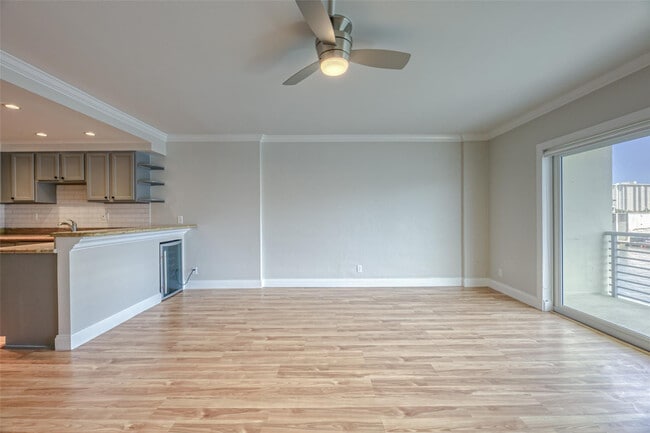 Building Photo - 2900 NE 30th St