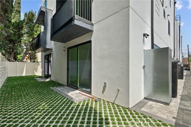 Building Photo - 13944 Vanowen St