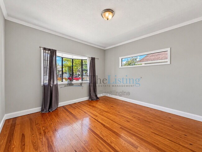 Building Photo - 916 E 25th Ave