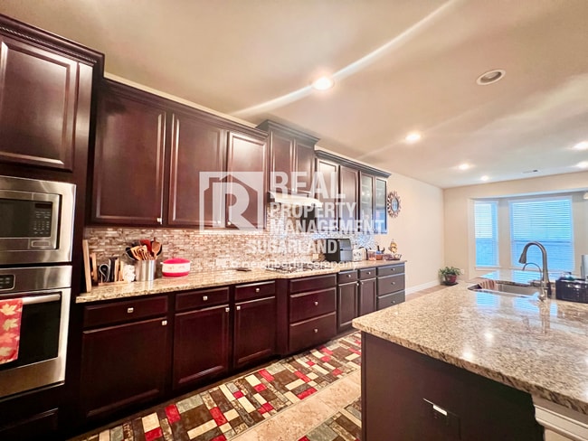 Building Photo - Stunning 5-Bedroom, 4.5-Bath Home for Rent in Richmond, TX