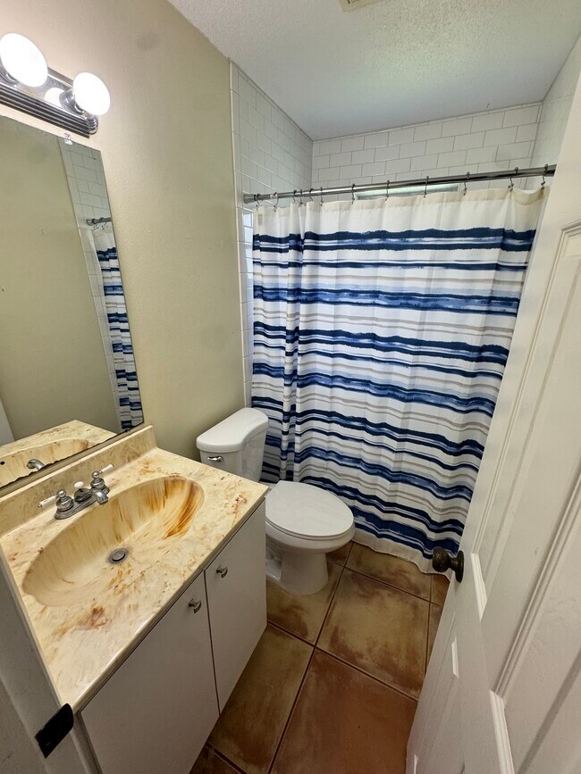 Building Photo - 50 Oak Tree Dr