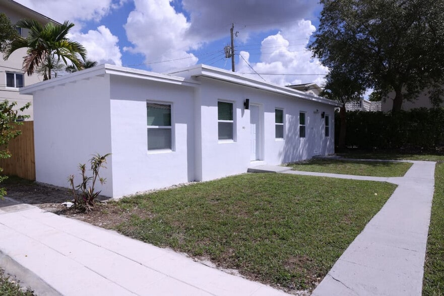 Building Photo - 1109 Douglas Rd