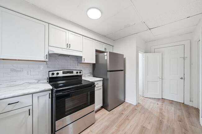 Building Photo - 1211 Emily St