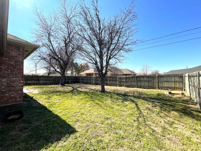 Building Photo - 3913 Lamar Dr