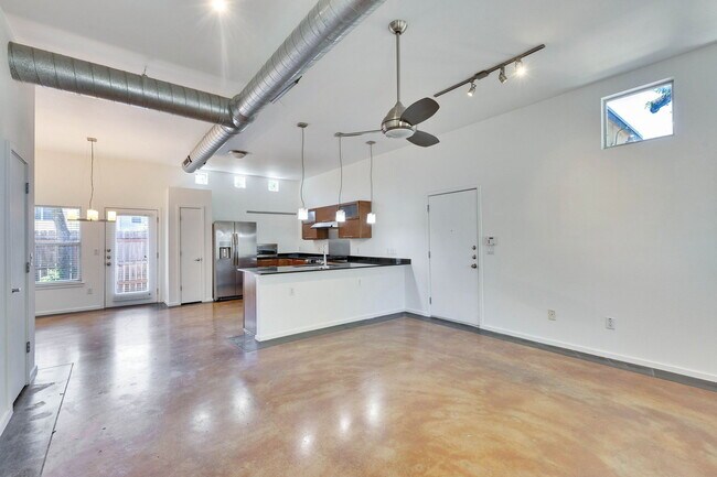 Building Photo - 3808 Menchaca Rd