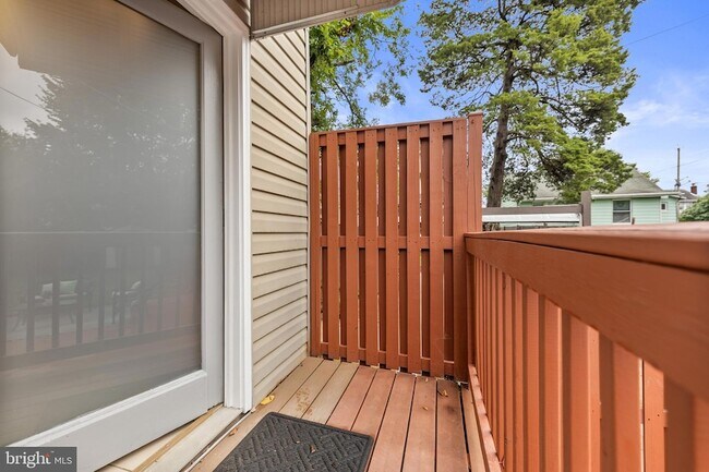 Building Photo - 2231 Otis St NE