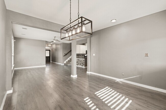 Building Photo - 12102 Sempione Dr