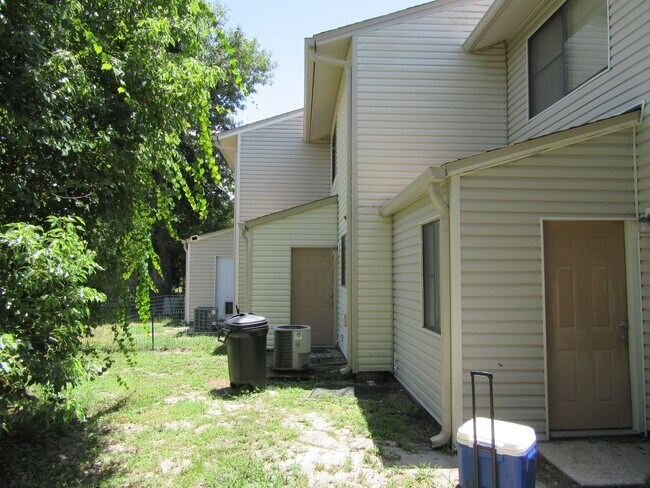 Building Photo - 802 West St