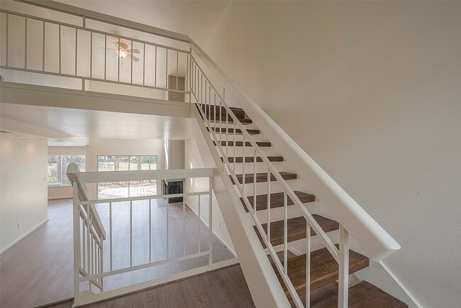 Building Photo - 13 Lakeridge Dr