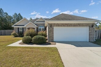 Building Photo - MOVE-IN READY! (Pet Friendly)