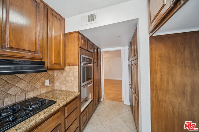 Building Photo - 1508 Greenfield Ave