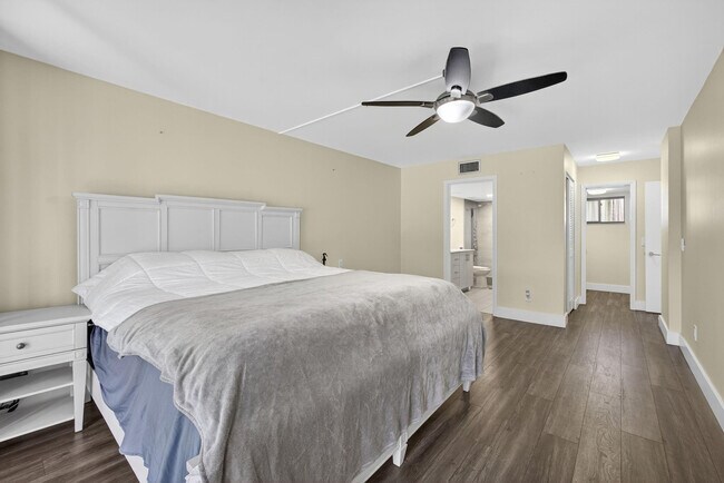 Building Photo - 4770 Fountains Dr S