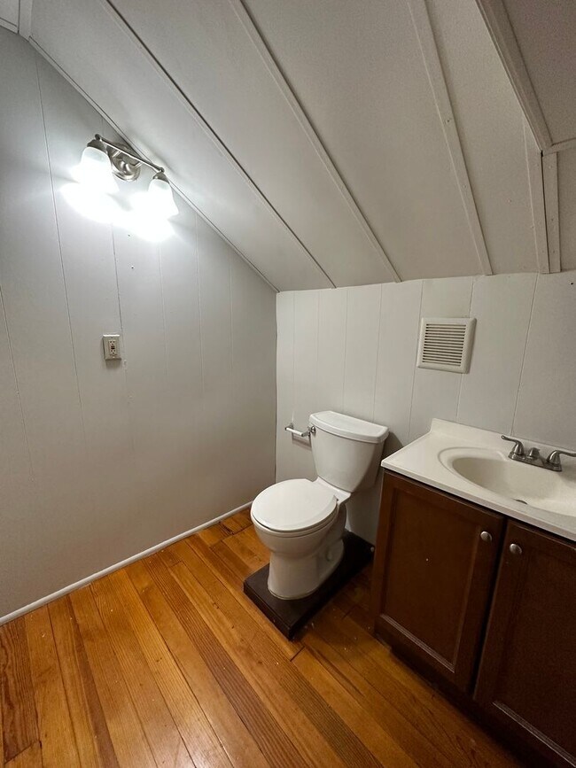 Building Photo - CHEVIOT - Charming 3 bed 1.5 bath brick cape cod
