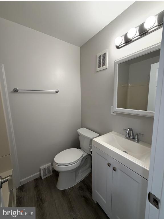 Building Photo - 3628 Genesee Dr