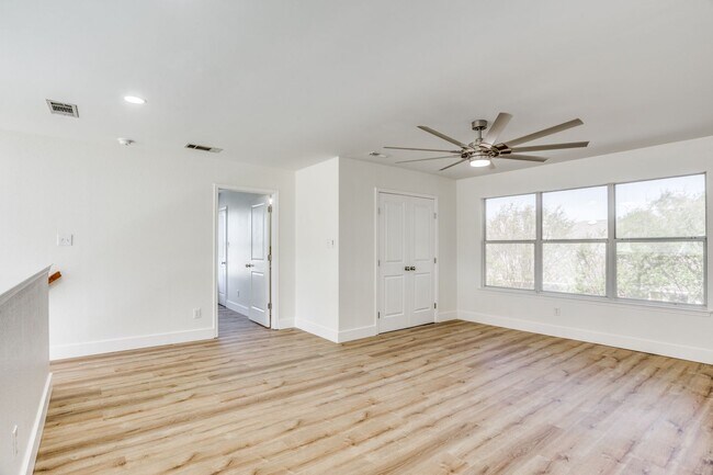 Building Photo - 639 Manchester Dr