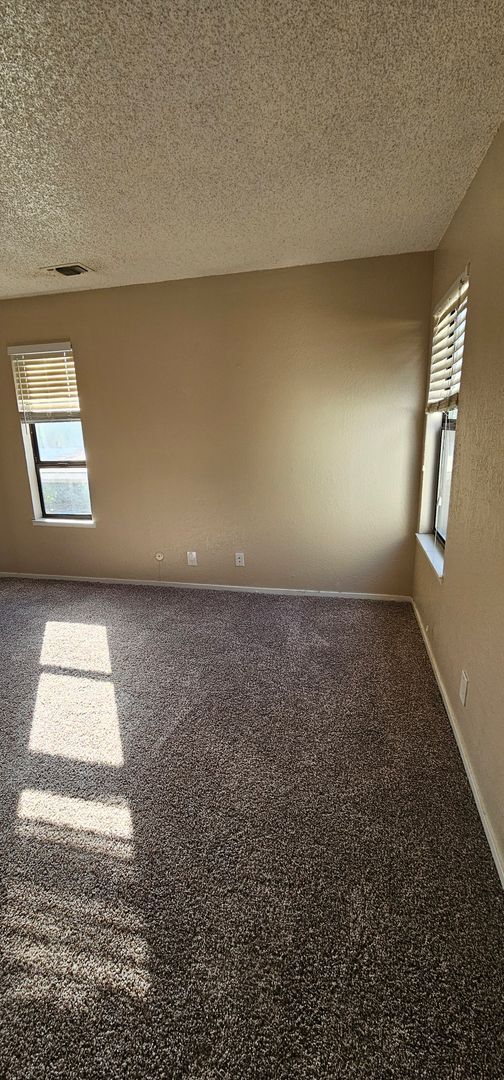 Building Photo - 715 Mikkelsen Dr