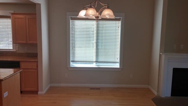Building Photo - VIDEOTOUR: Gorgeous Home on Quiet Culdesac in Dallas. PETS WELCOME