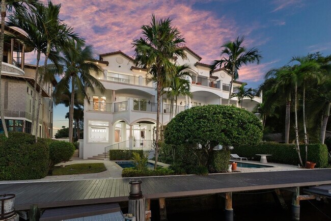 Building Photo - 549 NE 19th Ave