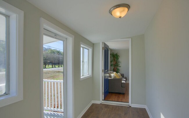 Building Photo - "Charming 3-Bedroom Home on Wilmington Highway!"