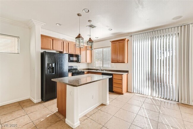 Building Photo - 3645 Lakeside Villas Ave