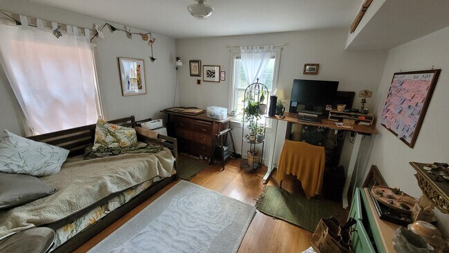 Bedroom 1 - 3131 W Grace St