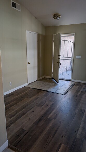 Front Room - 5621 Grand Prix Ct