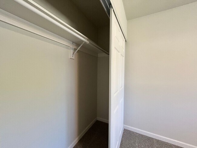 Building Photo - 210 SW 142nd Ave