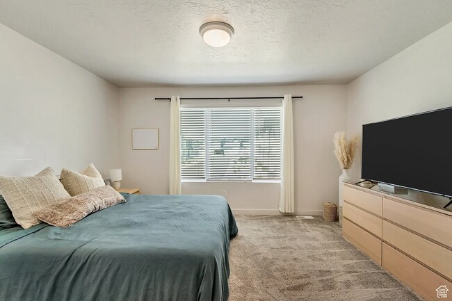 Building Photo - 2003 Red Yearling Dr